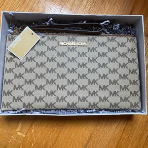 Michael Kors Clutch/wristlet  NWT